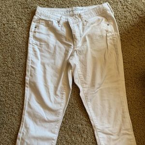 Universal Thread Capris (white)